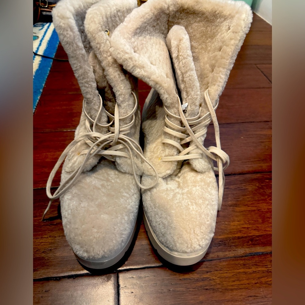 Stuart Weitzman Women's Beige Fleece Boots- size 9- Never Worn!!